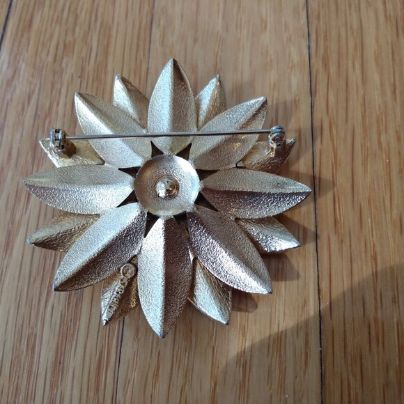 Vintage Flower Brooch Gold Tone Sunflower Daisy Sarah Coventry Statement Jewelry - Picture 4 of 8